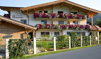 Landhotel Garni Bavaria Außenansicht Sommer