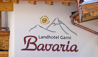 Lanhotel Garni Bavaria Außenansicht Winter 5