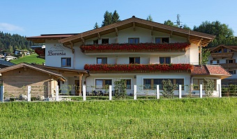 Landhotel Garni Bavaria Außenansicht Sommer